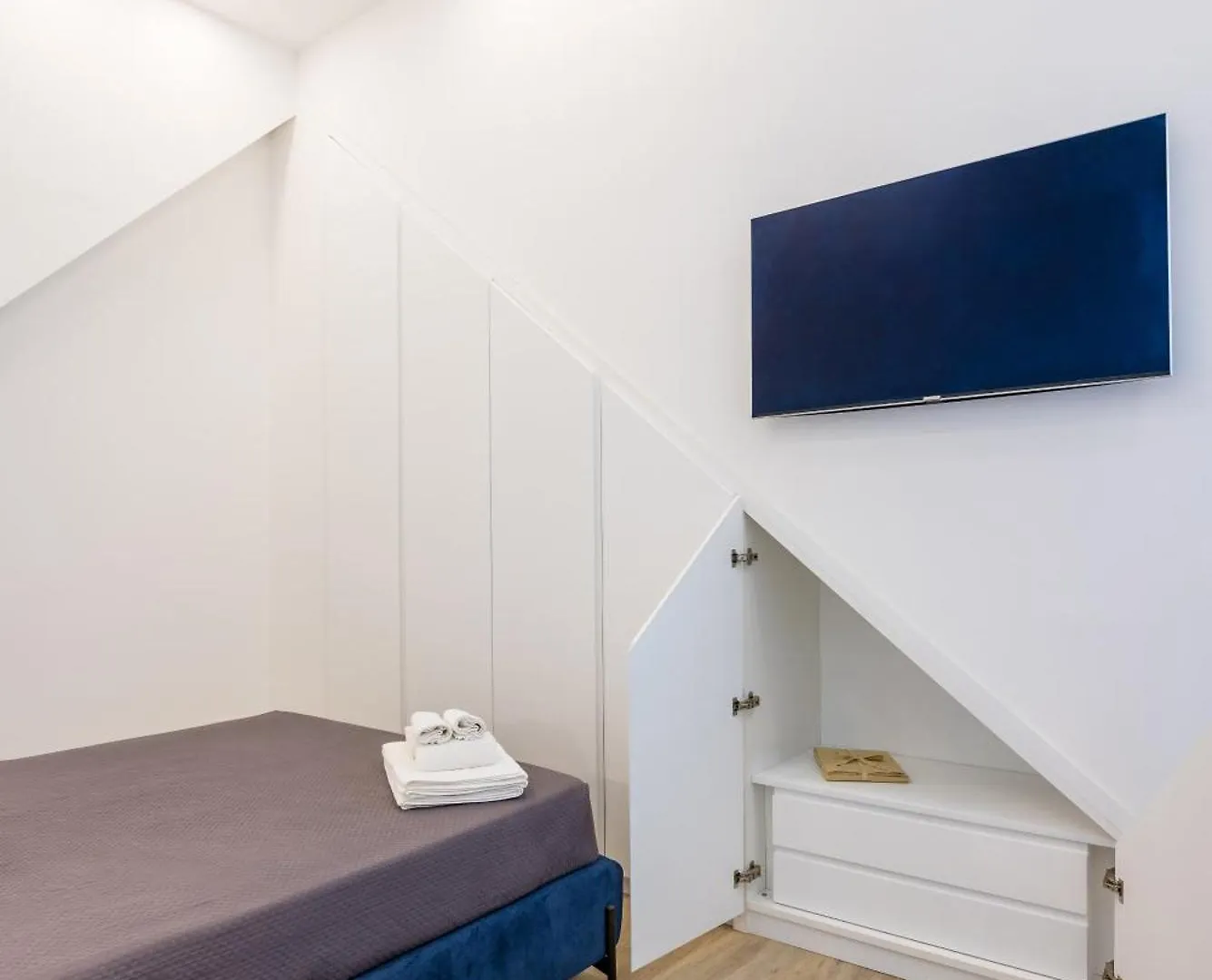 Bisicool Boutique Apartment By Napoliapartments  Naples