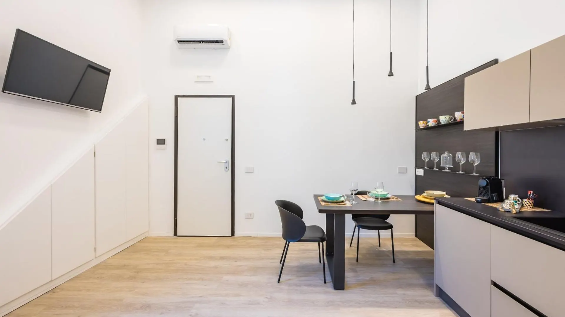 Bisicool Boutique Apartment By Napoliapartments  Naples