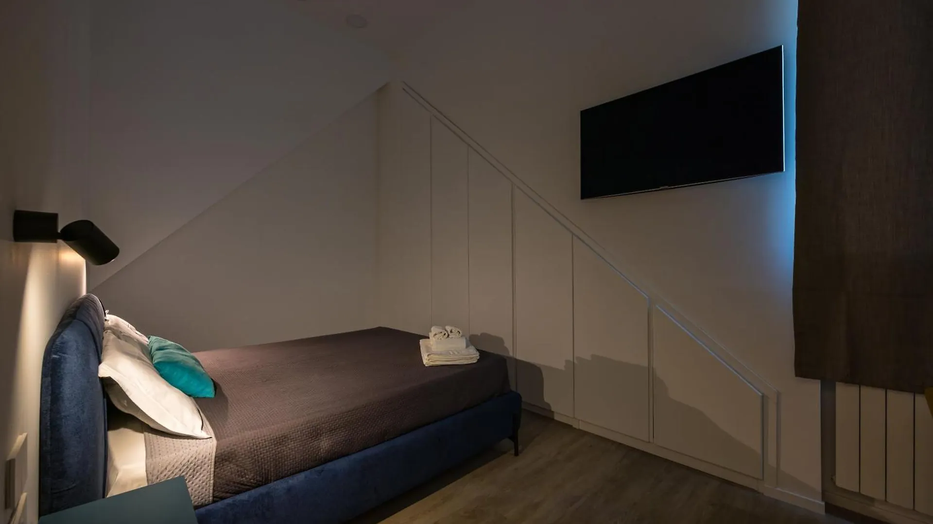 Bisicool Boutique Apartment By Napoliapartments Italy